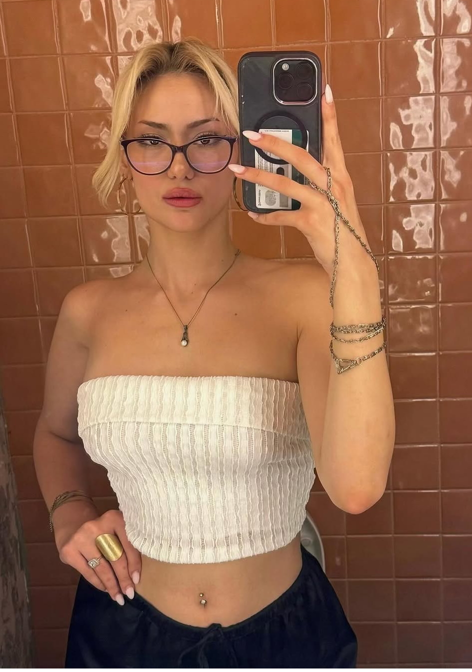 Ofis Zarif ve Güçlü Kadın Bayan Escort Şeyma