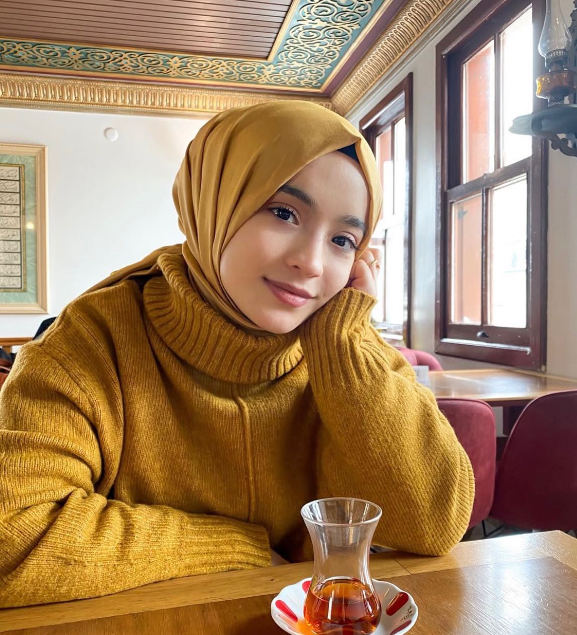 Karahüyük Sadık ve Güzel Kadın Escort Lale