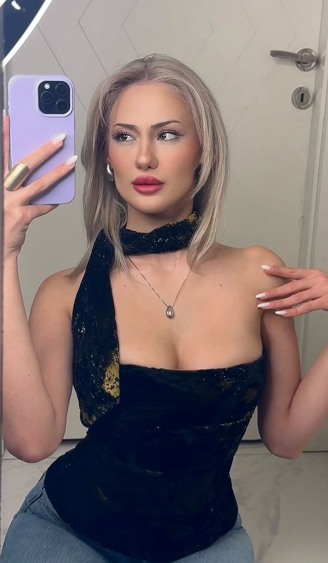 Karsıyaka Güzel Bir Gelecek Escort Alvira