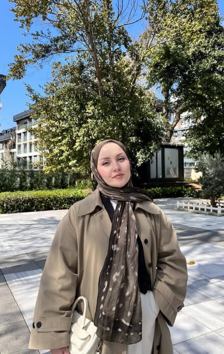 Bulaklı Zeki Bir Sevgili Escort Bayan Azra