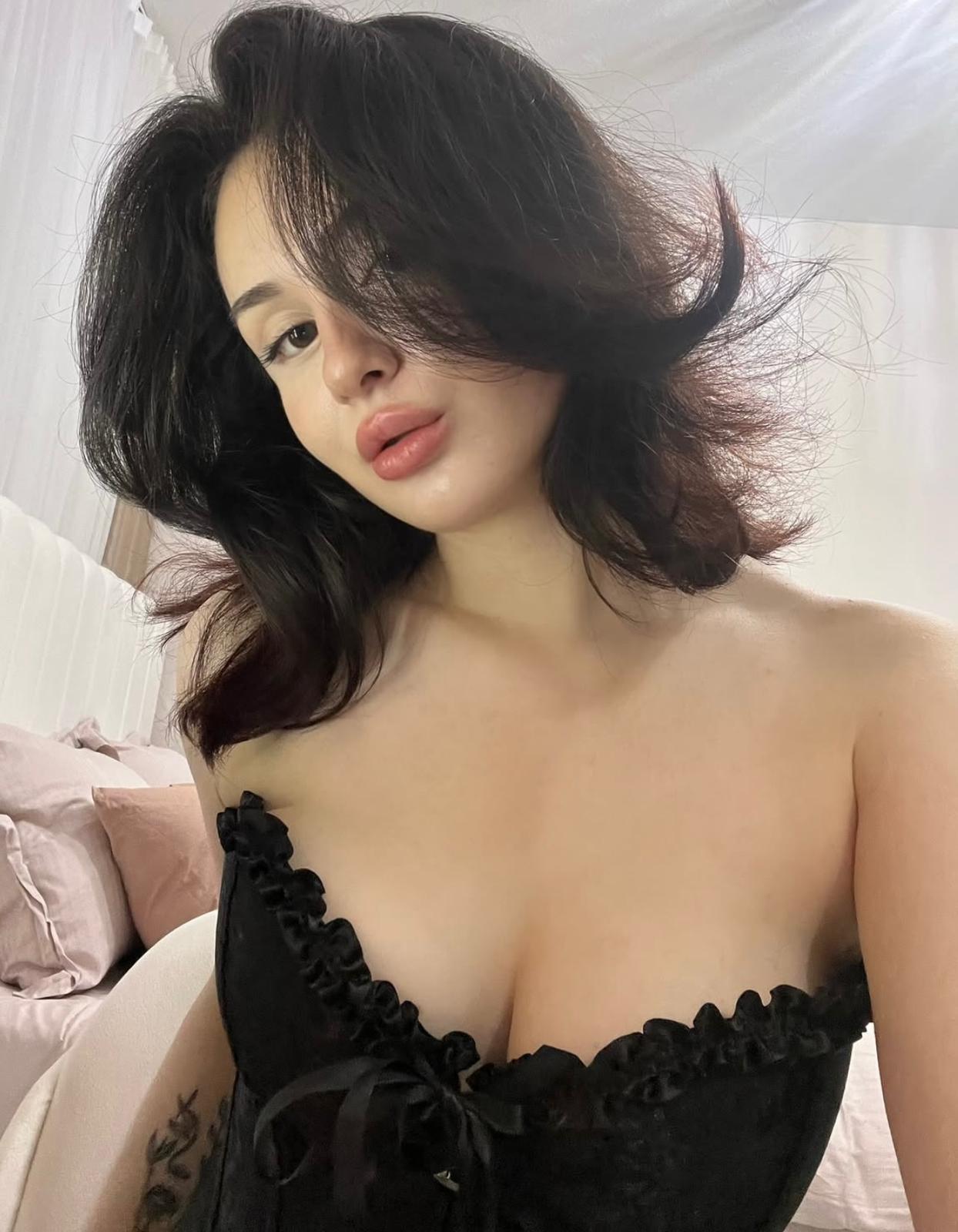 Soylu Yalnız Büyüyen Kadın Escort Süheyla