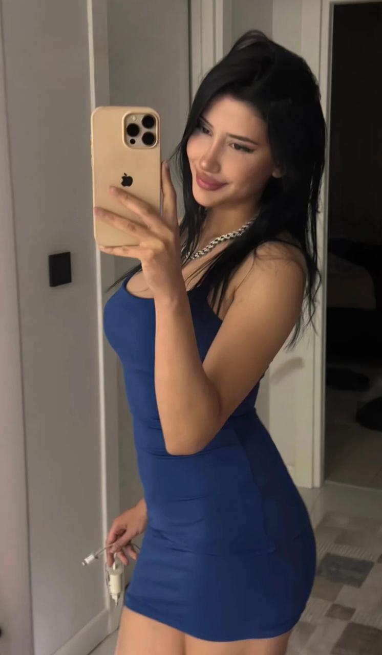 Altınlı Genç Bayan Bayan Escort Nazım